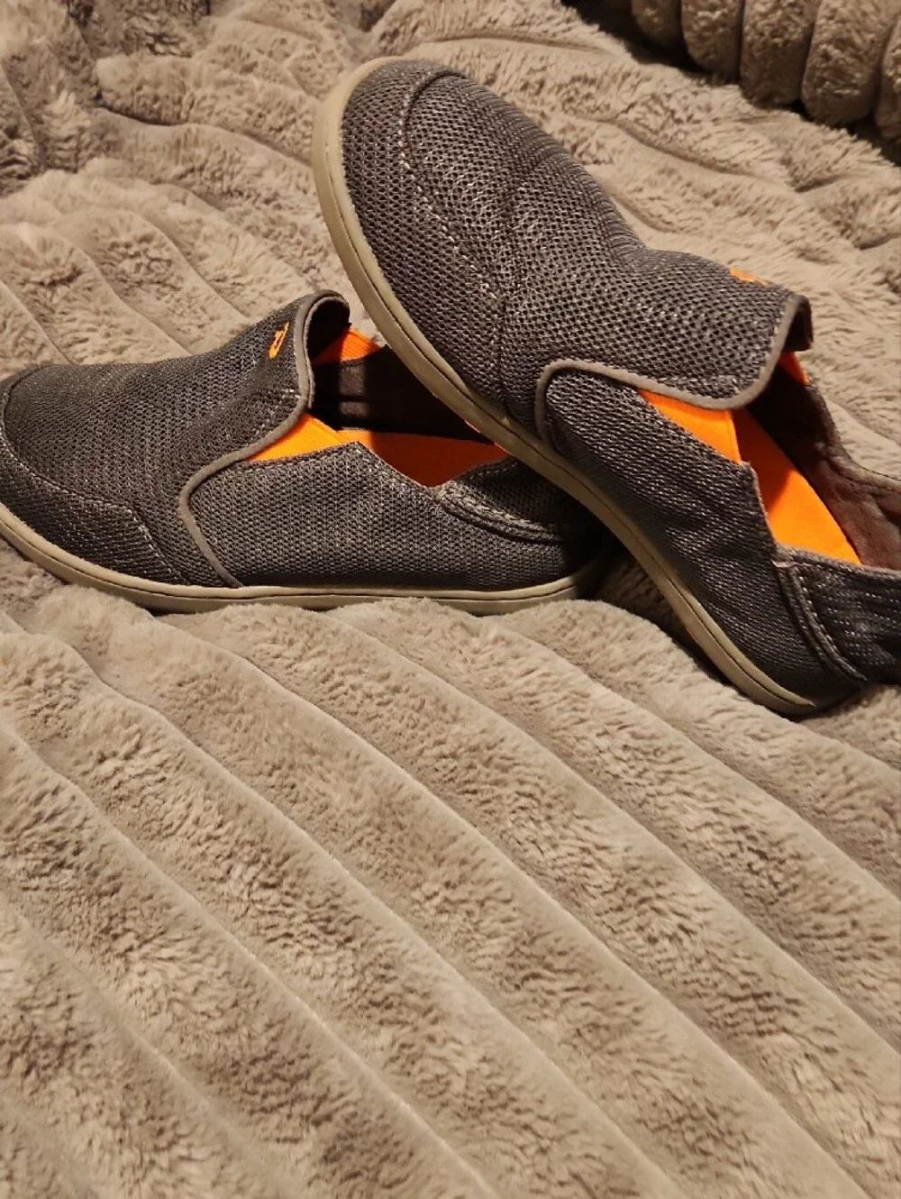 OluKai Boys Grey Mesh Slip-On  Nohea Moccasins with Orange Insole Size 3